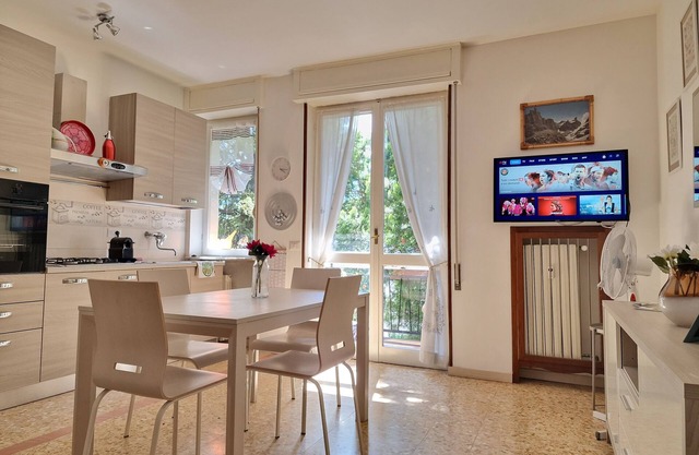Casa Orso - Romantic Stay by Lake Como - Central - Walk to Beach & Trails