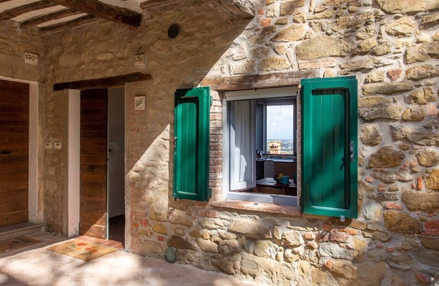 Casa Paciano, near town, apartments with pool, Olivo
