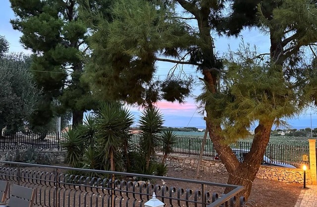 Casa Padronale Immersa Nella Campagna tra Ulivi e Pini Marittimi