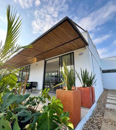 CASA PALMANOVA CON PISCINA EN LA MESA