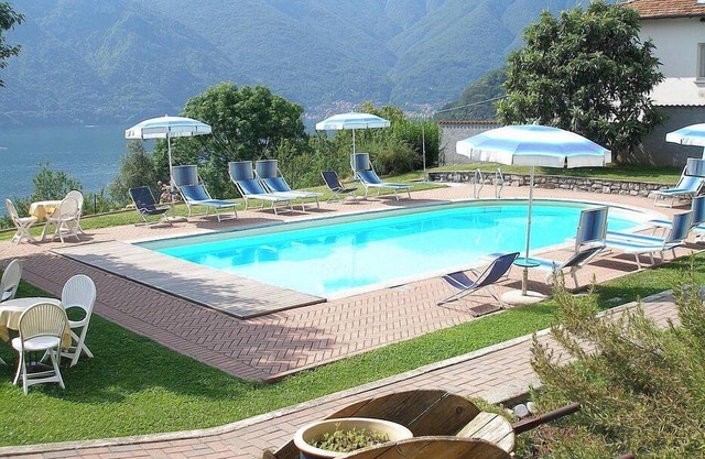 Casa Panorama Undici: A bright and cheerful apartment situated at a short distance from the shores of Lake Como, with Free WI-FI.