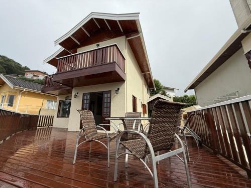 Casa para até 8 pessoas ou studio para até 3 com fácil acesso à pontos turísticos