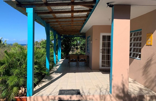 Casa Paradise Palms! Beautiful views from the rooftop. Walk to ferry/beach.