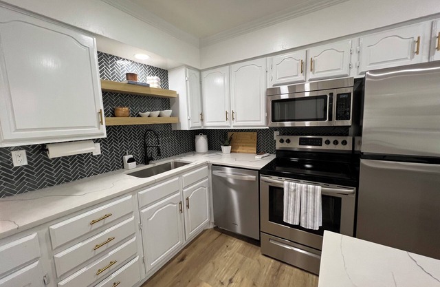 Casa Pebblebrook 3 BR 1.5 Bath Near Airport