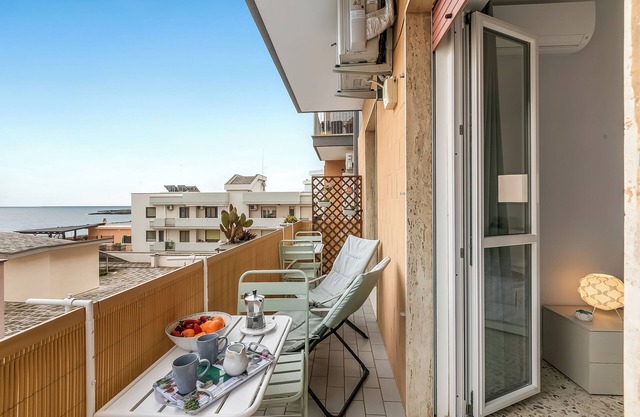 Casa Pepitas apt sea front Monopoli, Monopoli, Italy