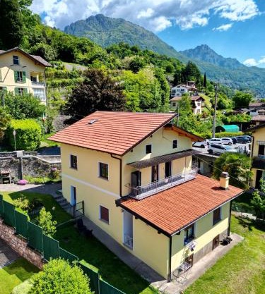 Casa Perla dei Laghi - Lake View, BBQ, WiFi 1Gb & AirCond