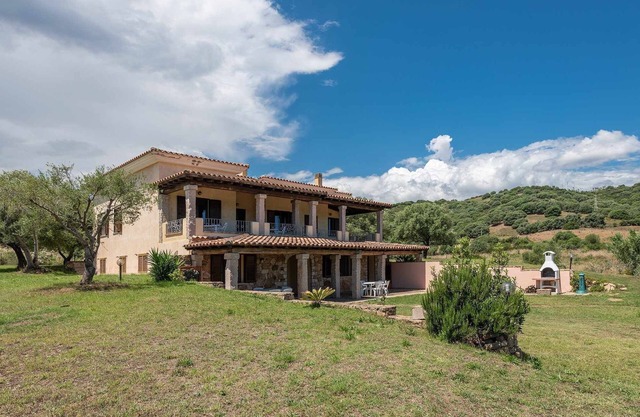 CASA POMPIA 6: four-room holiday home surrounded by greenery