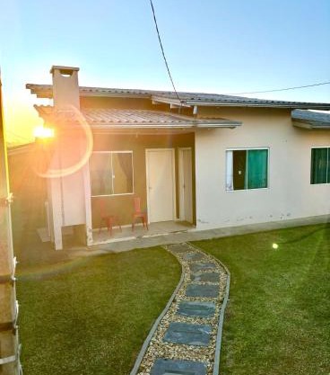 Casa próxima ao shopping Lages e a festa do pinhão