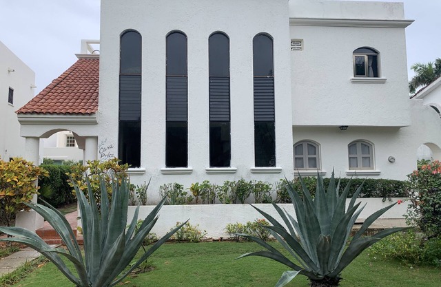 Casa Price with Private Pool includes housekeeper/cook!