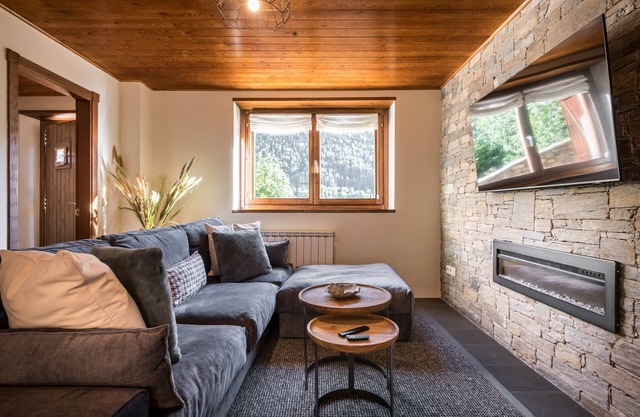 Casa Pujo by Totiaran, for 6 adults, in Salardu, 5 km from Baqueira