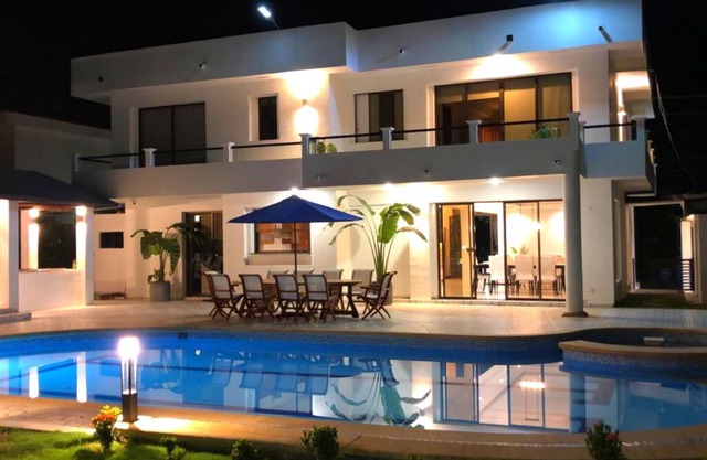 Casa Quinta Privada Condominio Campestre el Peñon Girardot Luxury