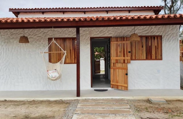 Casa Rústica em Condomínio com Piscina