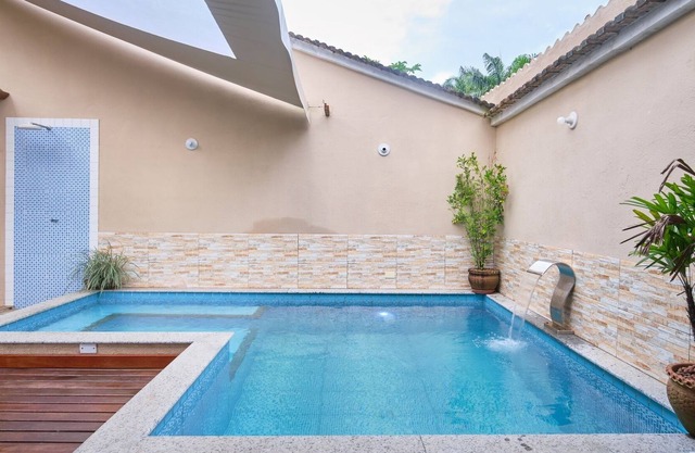 Casa Recanto das Flores com 3 Quartos e Piscina