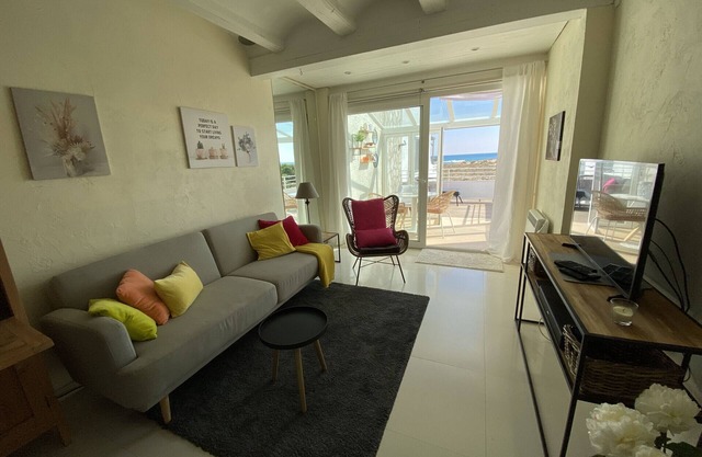 Casa Regina - Seafront, A/C, and Parking