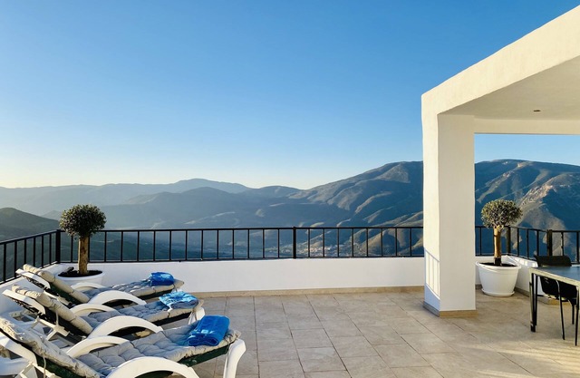 Casa Rif - Contemporary townhouse with panoramic views