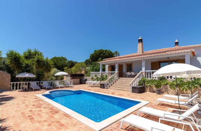 Casa Rina - Private swimming pool, 5 min drive to beaches & 7 min to town