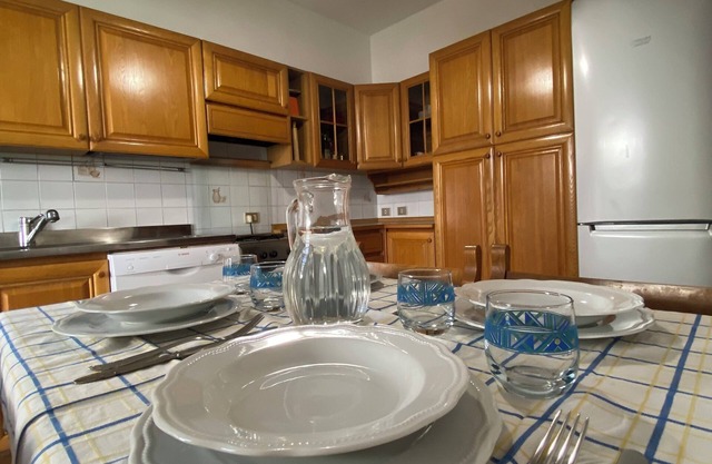 Casa Rina: relax con giardino, 3 camere e parcheggio