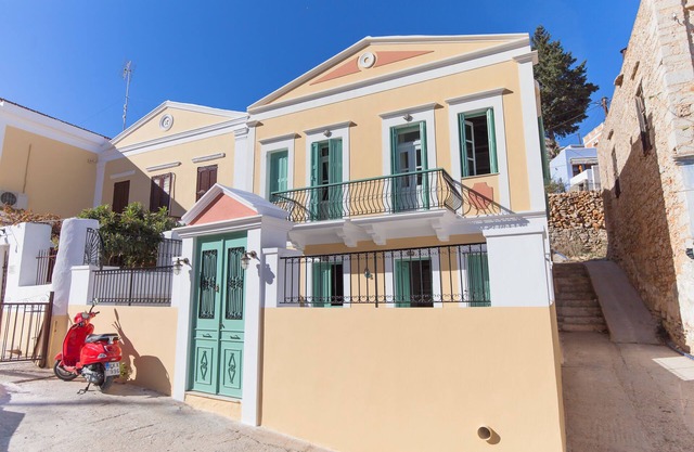 Casa Rinio - Traditional Symi Mansion