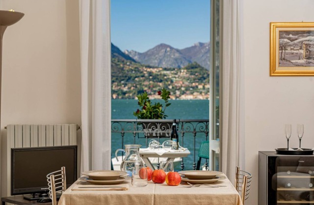 Casa Riva on the lakeshore
