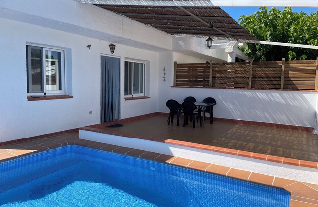 Casa Rogi, with pool, ideal for family, on main street and near the beach
