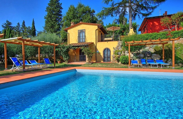 Casa Rossa 3 - Apartment with swimming pool