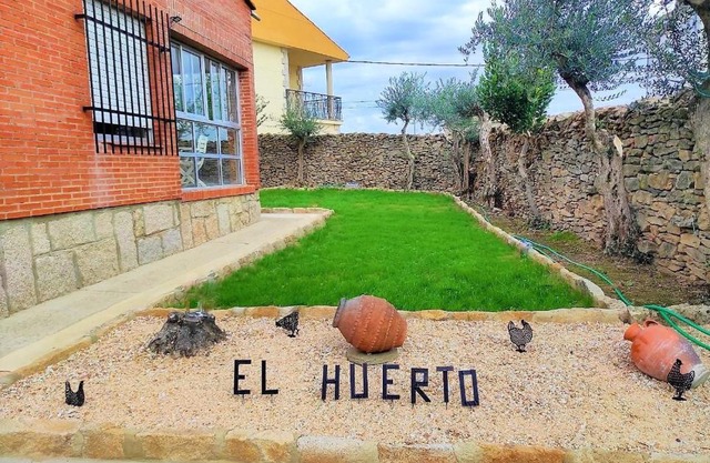 Casa Rural EL HUERTO con Jardín