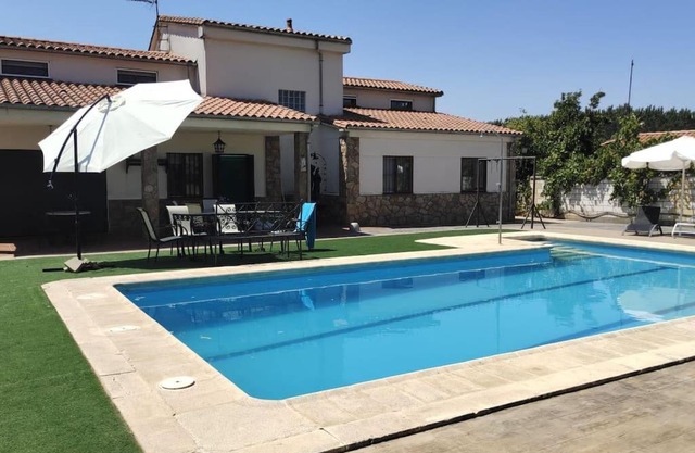 Casa Rural El Zarzoso TR-CC-00562