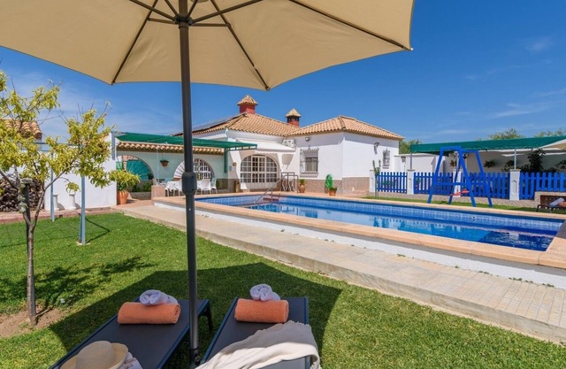 Casa Rural Entre Olivos La Puebla de Cazalla by Ruralidays