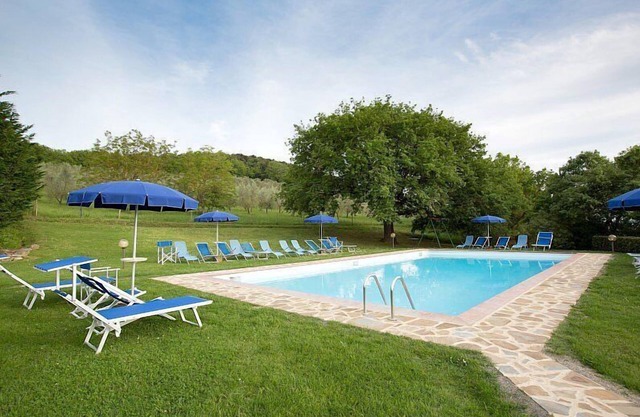 Casa Salvia C: A two-story apartment surrounded by meadows and by green hills, with Free WI-FI.