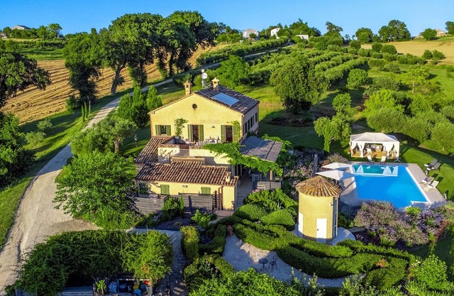 Casa Sant'Elia 10, Emma Villas