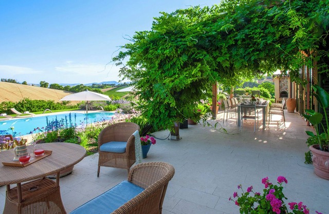 Casa Sant' Elia a villa in the heart of the Marche Region a few miles from the sea