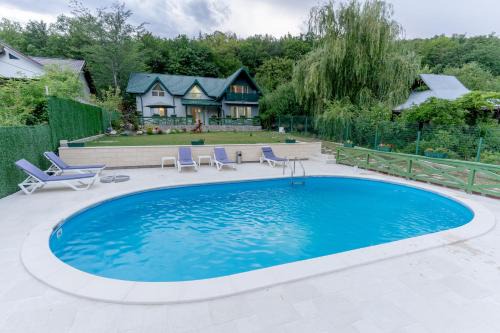Casa Senik Monteoru Piscina ,Jacuzzi Sauna, Ciubar