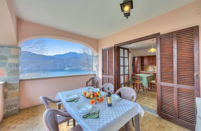 Casa Serena park and Lake View, Pettenasco, Italy