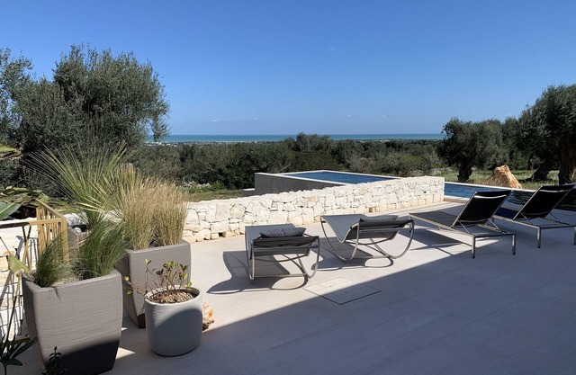 Casa Silvia - Modern villa with sea views and ancient olive trees
