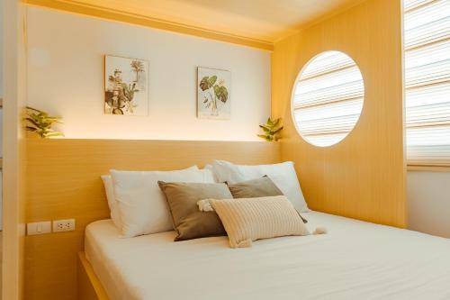 Casa Solaeice Fully Furnished 1BR with Balcony - Sleeps 4 in Casa Mira Mandaue