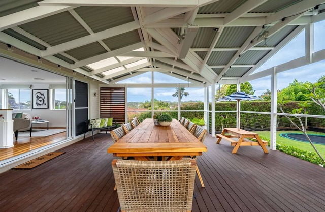 “Casa Sorrento” – Pool, Fireplace & Close to Beach
