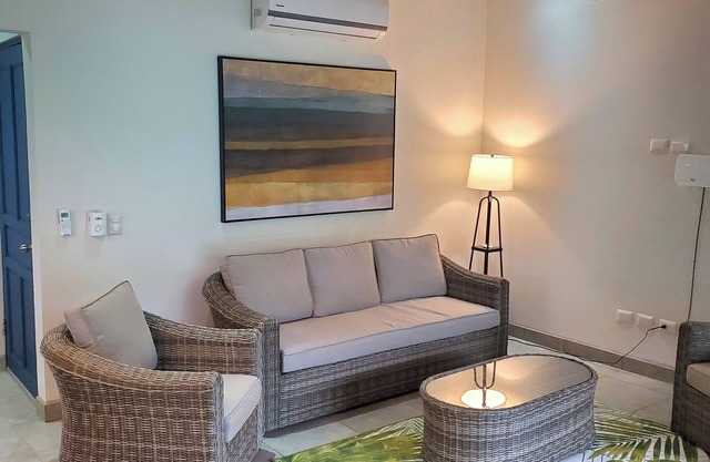 Casa Surf Heaven Awaits - 2-bedrm House with WiFi & AC - Walk to Beach