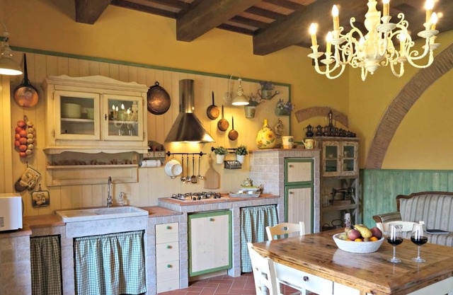 "Casa Torre dell'Orologio": historic home in Medieval village + garden near Pisa