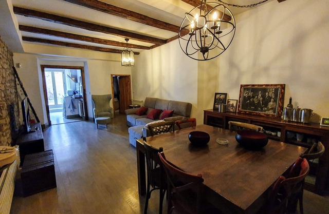 Casa Trigo, beautiful house with garden in the center of Jaca