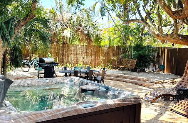 Casa Tulum 3BR/2BA w/lovely yard - Close to Everything in Fort Lauderdale!