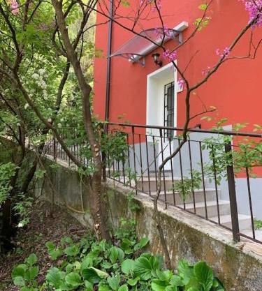Casa vacanza in villa con piscina, giardino e posto auto
