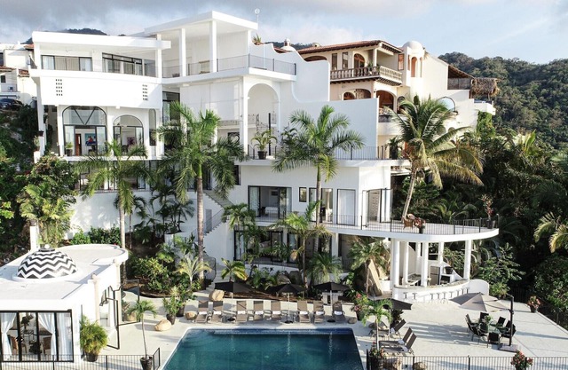 Casa Valerie - Luxury Villa, Sleeps 22+, Fully Staffed