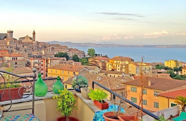Casa Velunia: A welcoming two-story apartment situated in a central location, at a short distance from the shores of Lake Bracciano, with Free WI-FI.