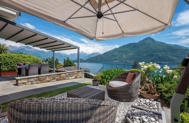 Casa Verde holiday home with panoramic lake view