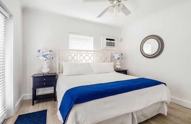 ~ CASABLANCA TOO ~Chicly updated home with hot tub in a quiet location.
