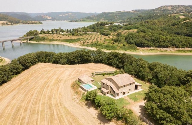 CASALE AL LAGO con PISCINA E SAUNA