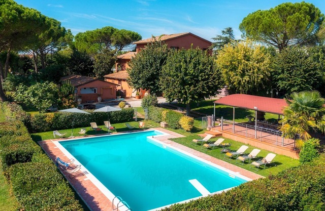 Casale Il Torchio 12+4, Emma Villas