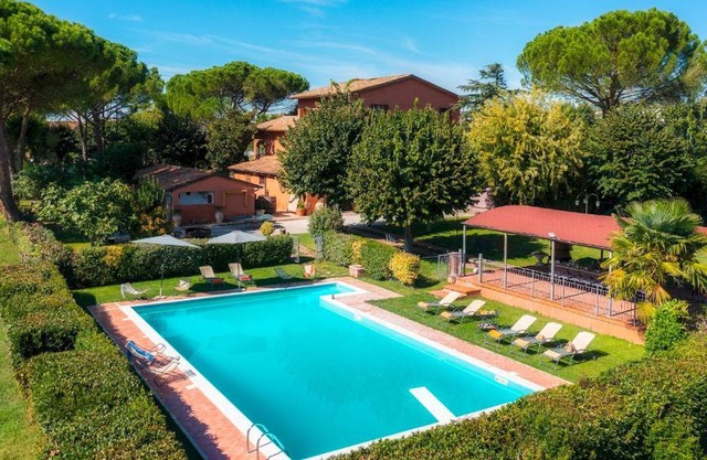 CASALE IL TORCHIO 12&4, Emma Villas
