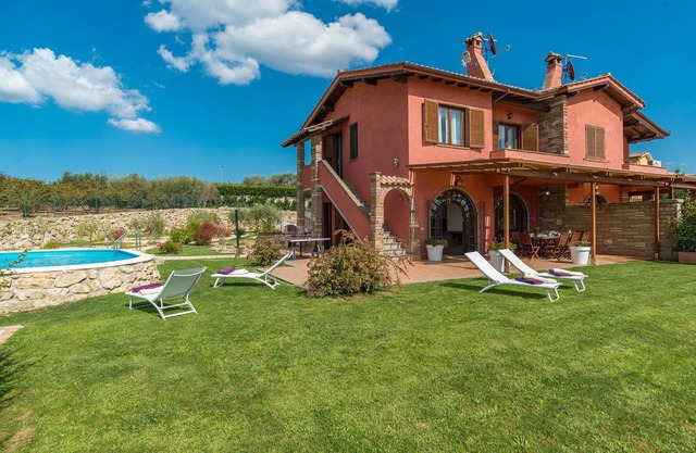 Casale La Desdemona beautiful farmhouse surrounded by greenery with private pool