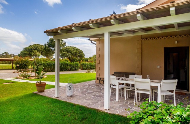 Casale Lorenzo - Apartment 1 with Private Terrace, Shared Garden and Air Conditioning